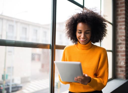 femme avec un Ipad Europ assistance