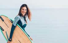 fille qui surf conseil voyageur australie nouvelle zélande conseil voyageur