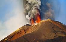 volcan-en-éruption-conseil-voyageur-éruption-volcanique