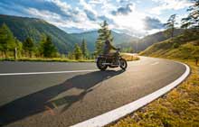 motard sur la route conseil voyageur voyage en moto