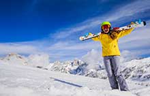 skieur-en-montagne-conseil-voyageur-pratiquer-ski