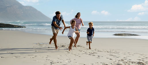 famille heureuse en vacances assurance europ assistance