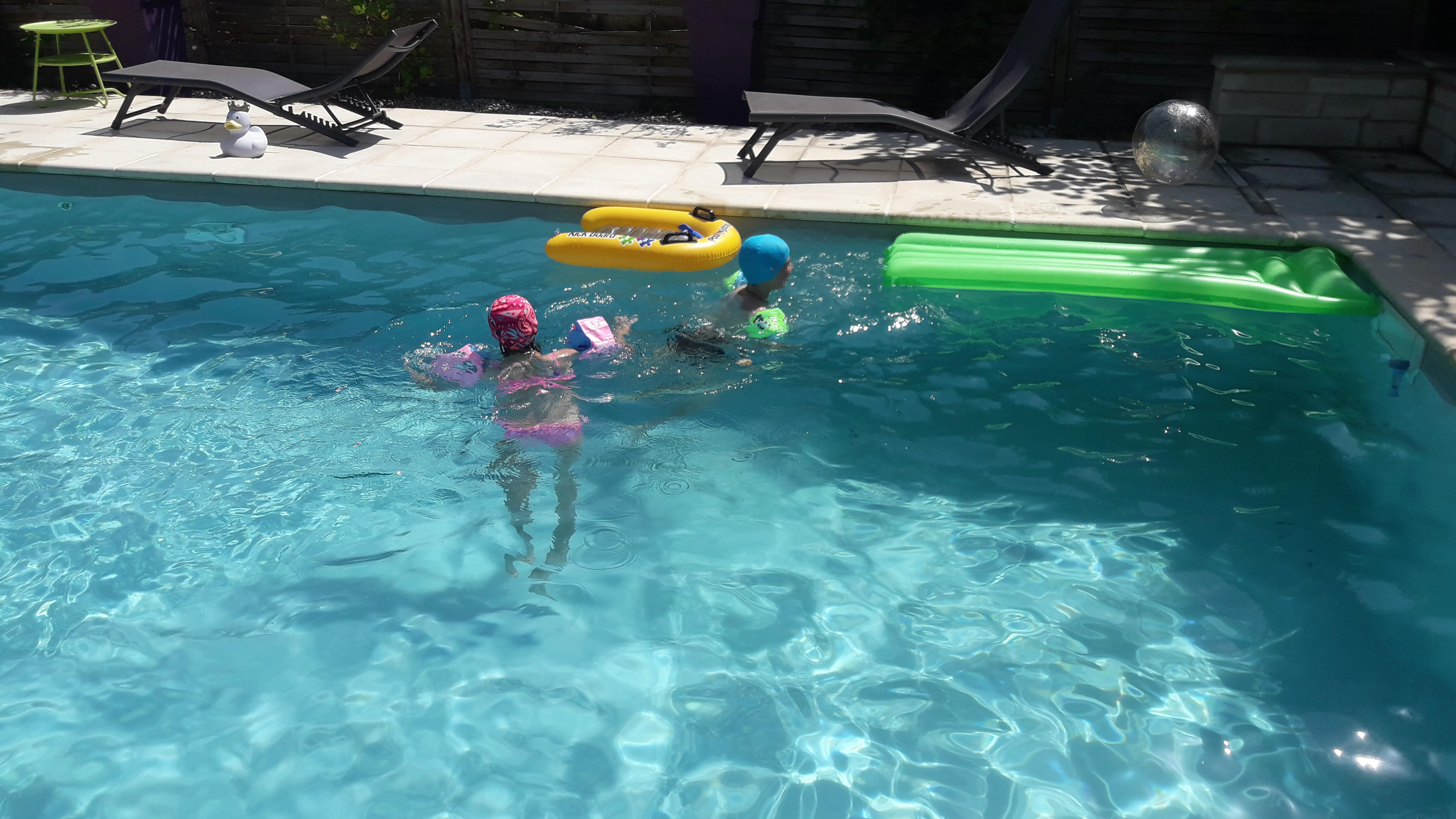 Photo enfants piscine parents vacances